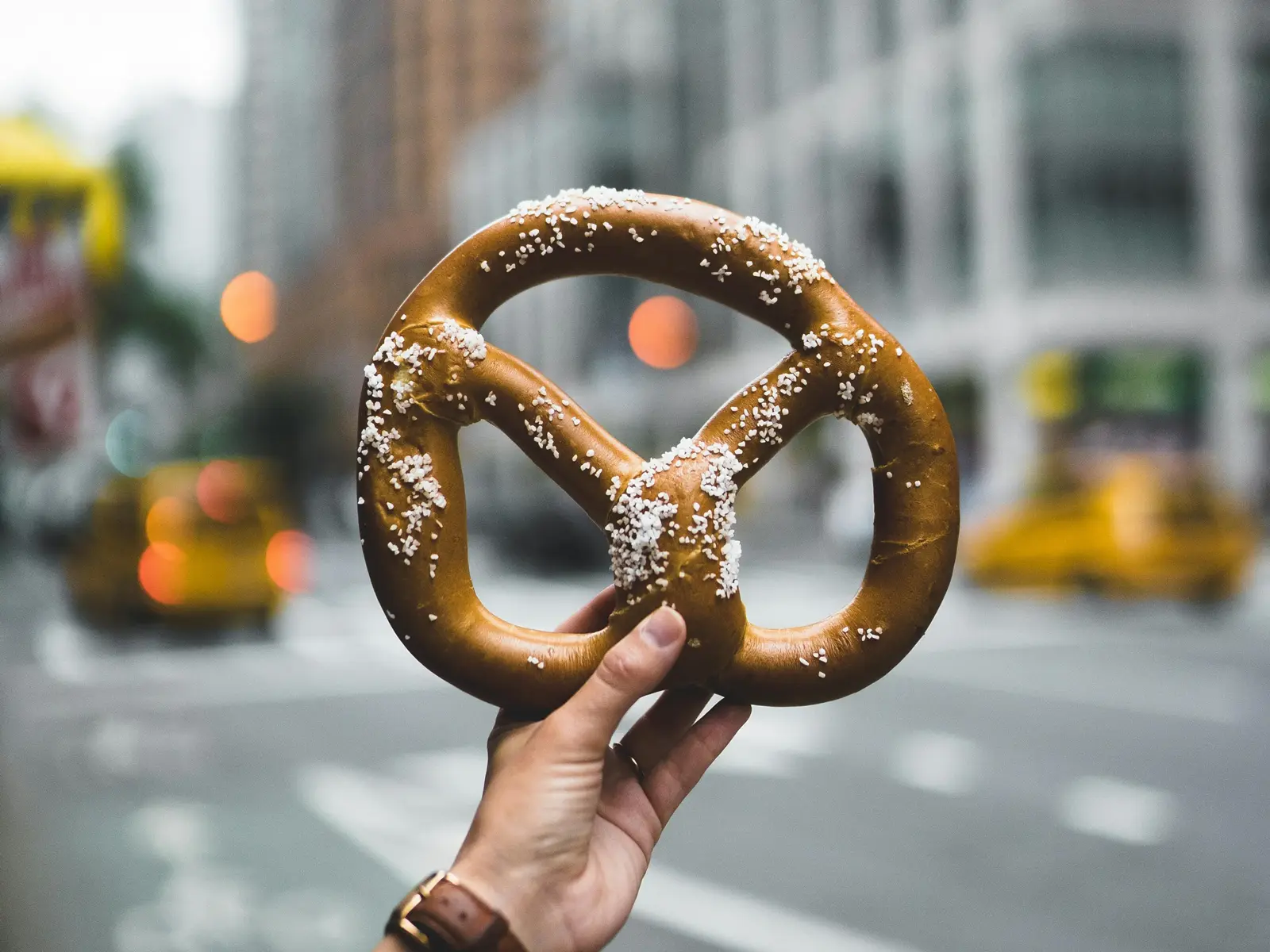 Hot Pretzel with Cheese Dip 0
